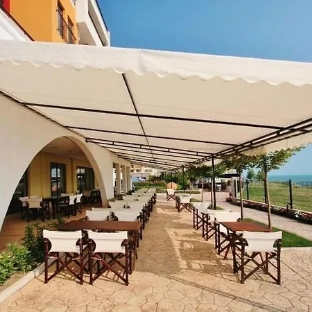 شقة Sea View For Young Family Aheloy, Near Sunny Beach, With Balcony, Pool And Beach,почивка на плажа с балкон, гледка към морето, басейн в ахелой, близо до слънчев бряг أهيلوي