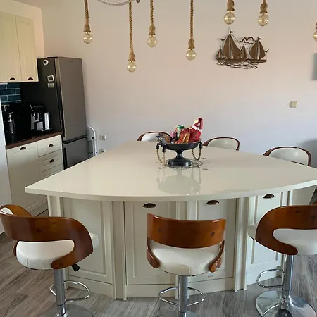 شقة Sea View For Young Family Aheloy, Near Sunny Beach, With Balcony, Pool And Beach,почивка на плажа с балкон, гледка към морето, басейн в ахелой, близо до слънчев бряг أهيلوي