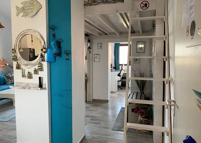 Seaview Young Family - семейство на черно море